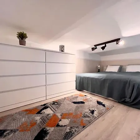 Apartment Cute Little In Downtown Budapest