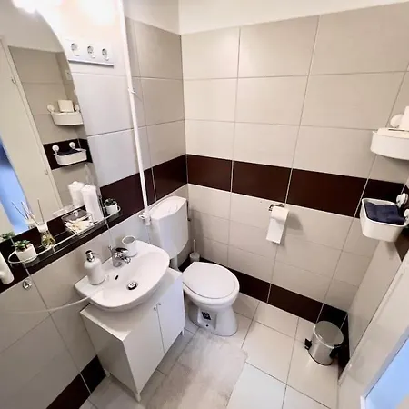 Cute Little In Downtown Apartment *